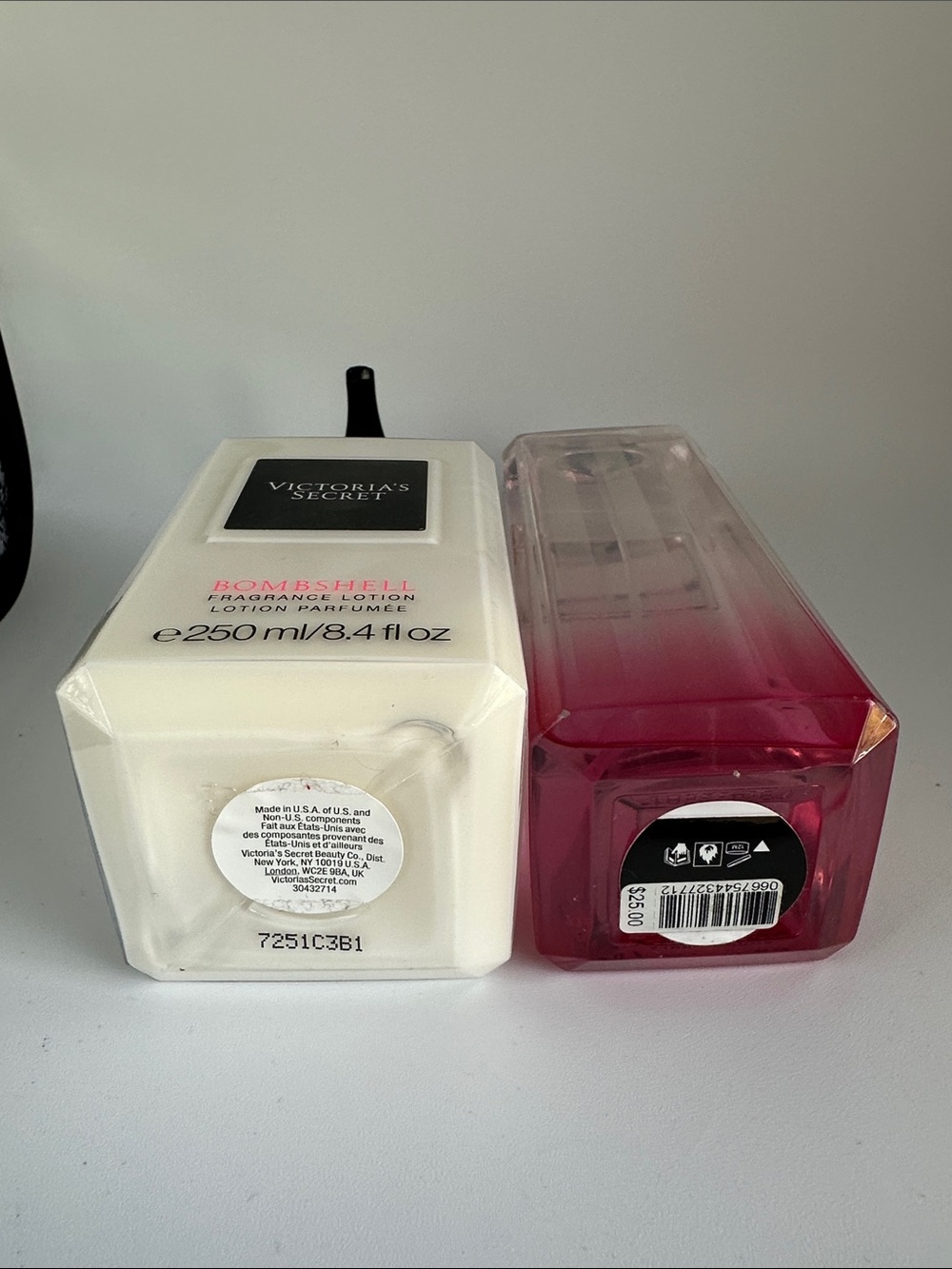 Victoria's Secret Bombshell Lotion & Mist in White and Pink - Picture 4 of 4
